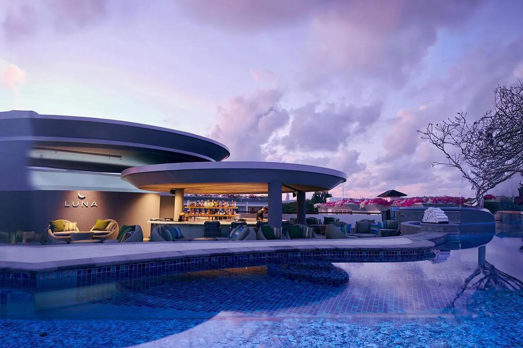 啜飲雞尾酒,感受星空下的寧靜