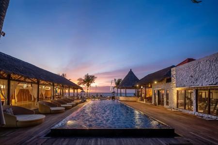 不趕最後一班船，我們留在藍夢島看星星