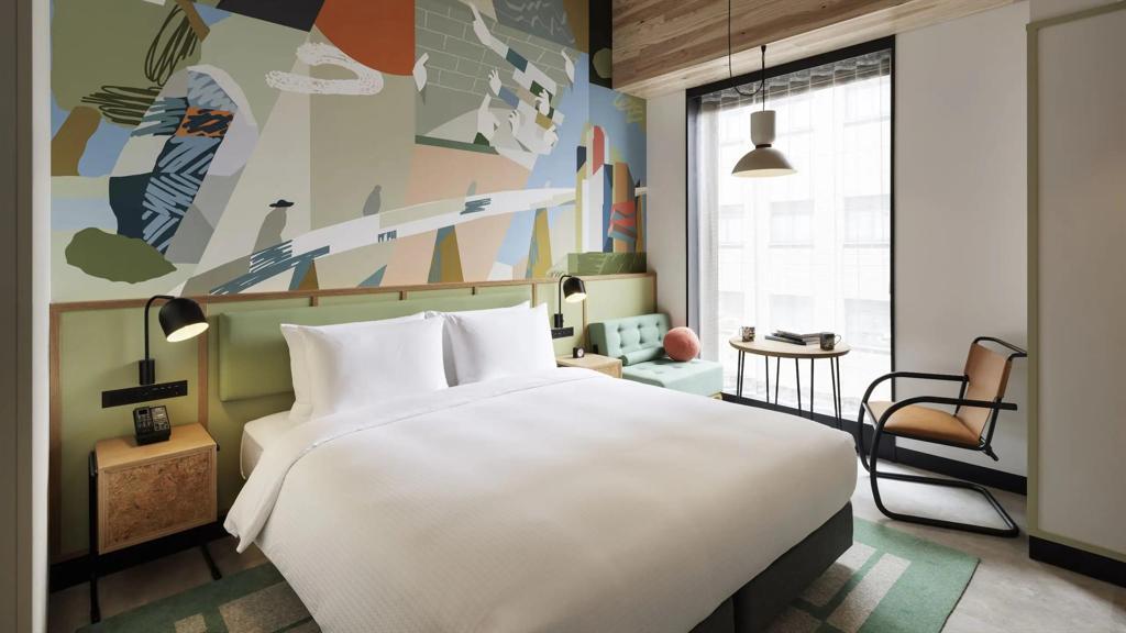 木造溫潤的挑高客房