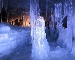 自然導覽「鳴澤冰穴」或「富岳風穴」