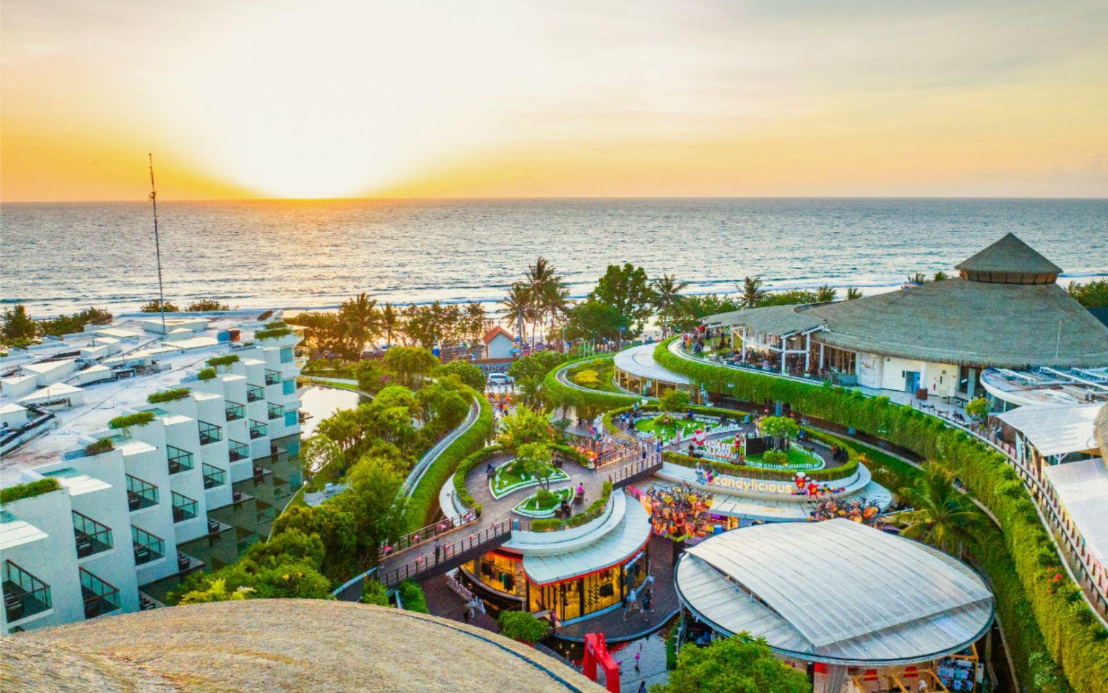 Beachwalk Shopping Center