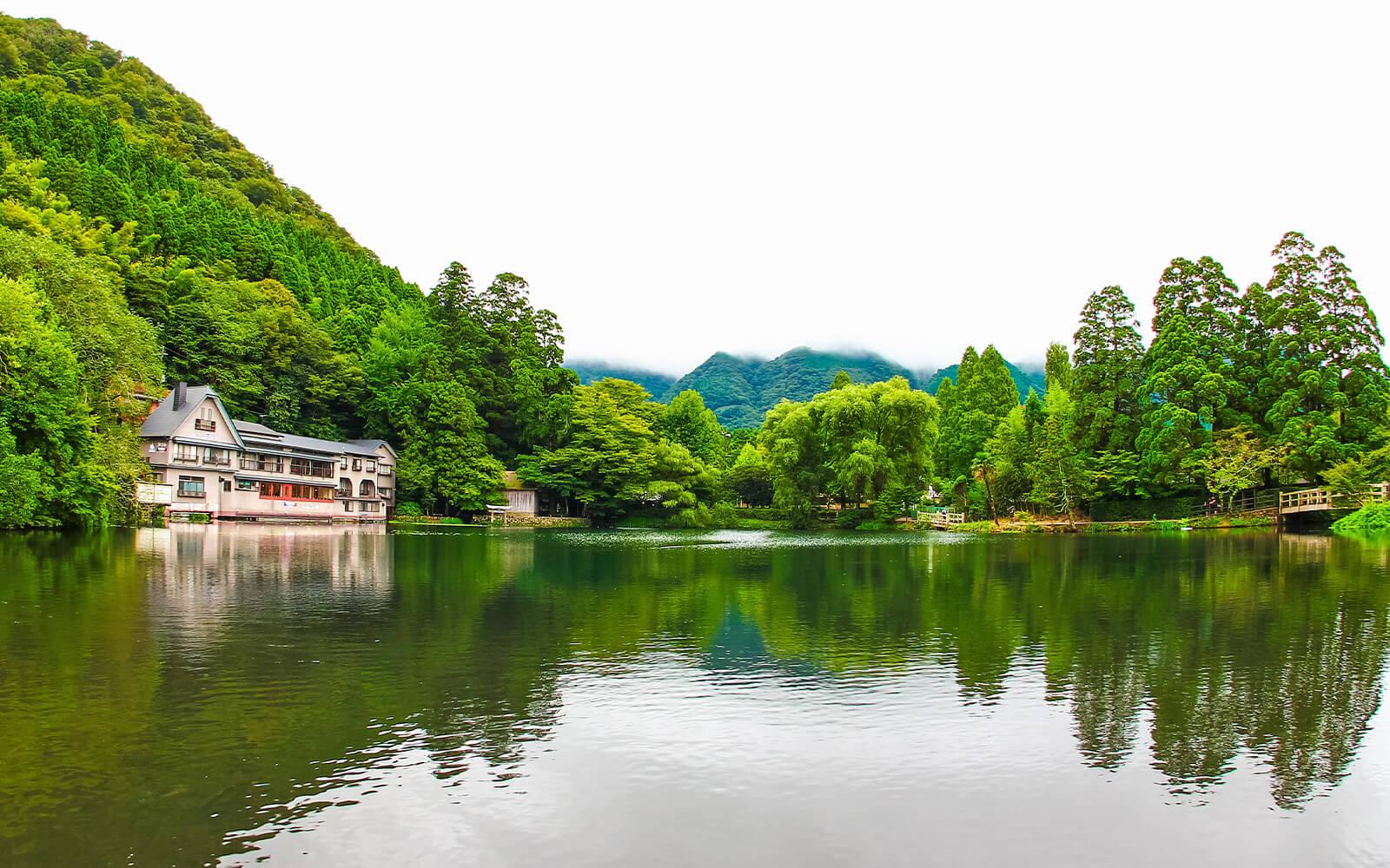 金鱗湖