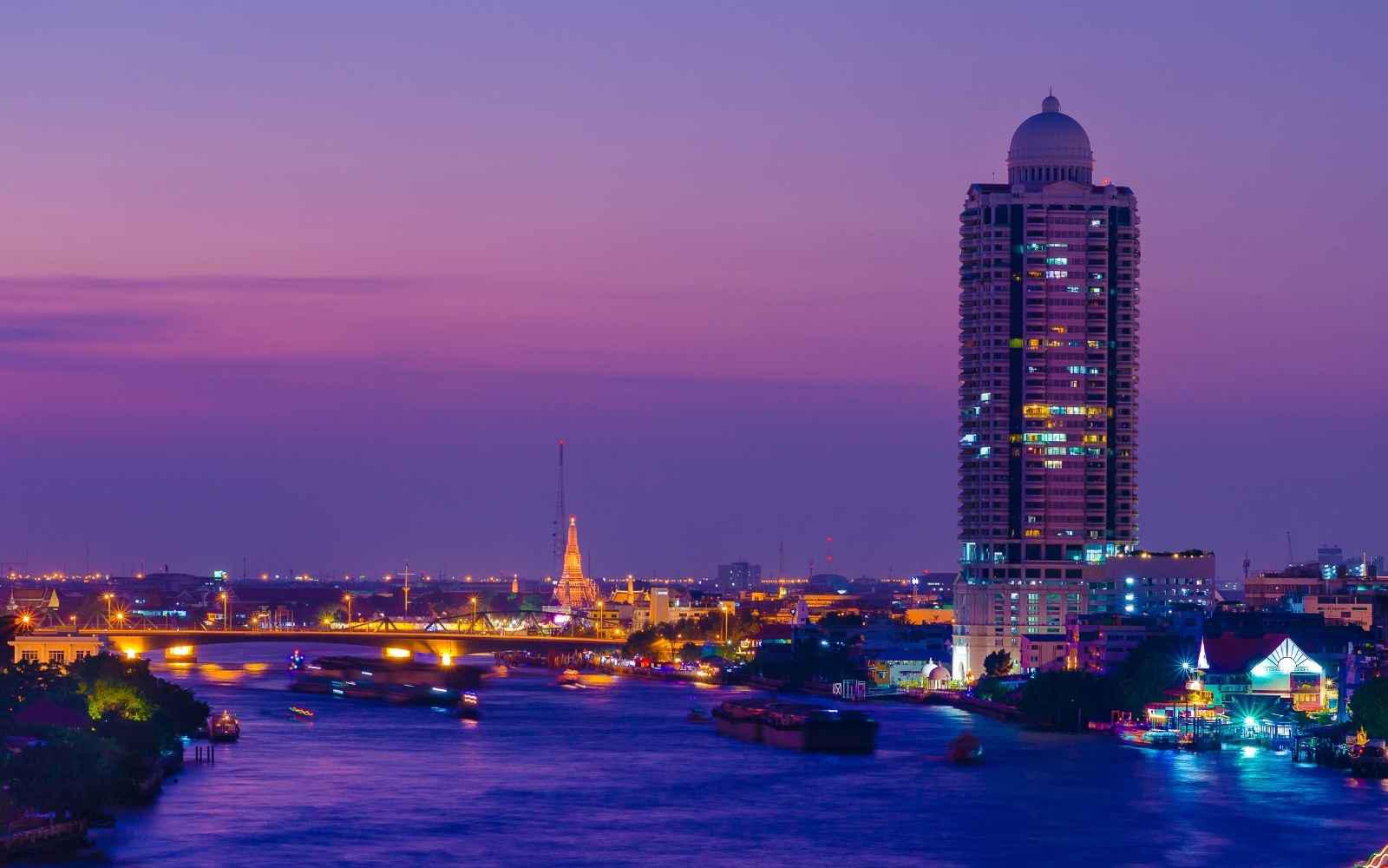 搭乘渡輪前往 ICONSIAM 暹羅天地