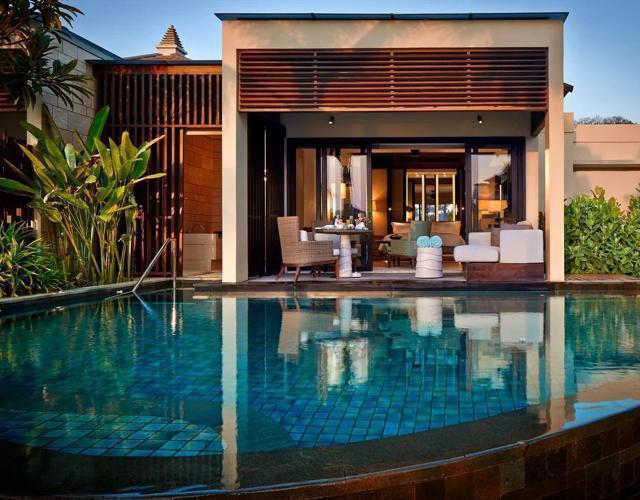 秘境峇里｜勒穆里亞失落之城．沉浸式奢華假期5日 - 麗思卡爾頓2晚．藍夢島獨棟Villa．烏布神祕聖火舞．惡魔眼淚玻璃海