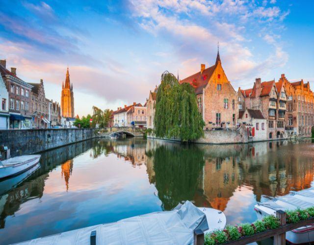 華麗歐洲｜德比荷經典建築10日 - 科隆大教堂、童話三城遊船、羅曼蒂克大道、比利時古城、荷蘭羊角村