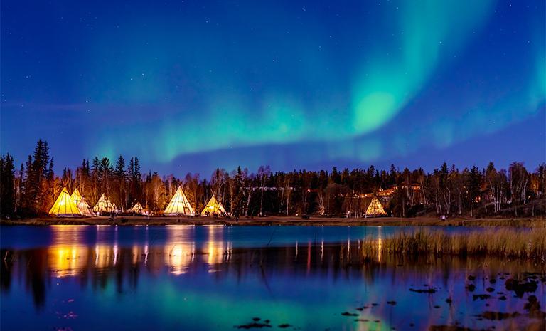 加拿大．極光星璨12日(秋季) - 黃刀鎮追光3夜．藍鑽露易絲湖．野生動物巡禮