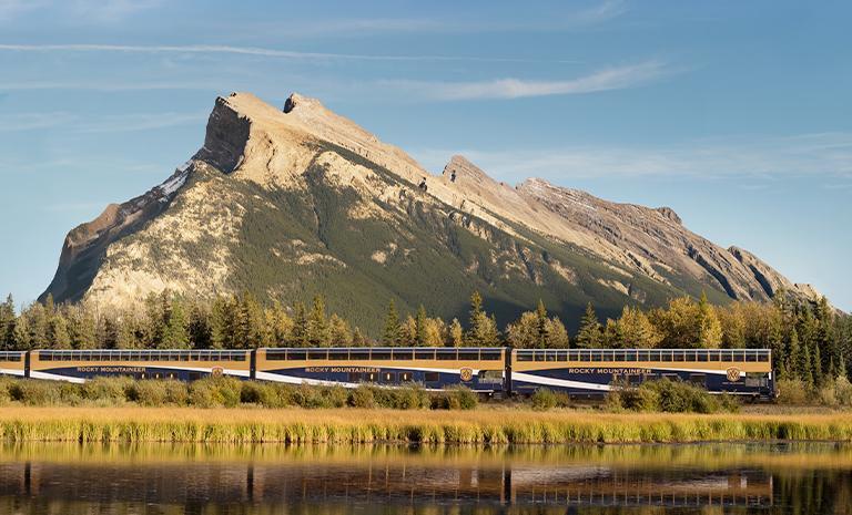 加拿大．洛磯山之光10日(夏季) - 3大國家公園．浩瀚尊奢列車．藍幻瑪琳湖